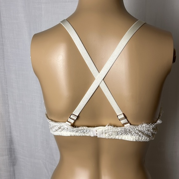 Aerie 36C white bra,lace covered,mesh,fray,padded,cross back,wireless,feminine - Picture 5 of 11